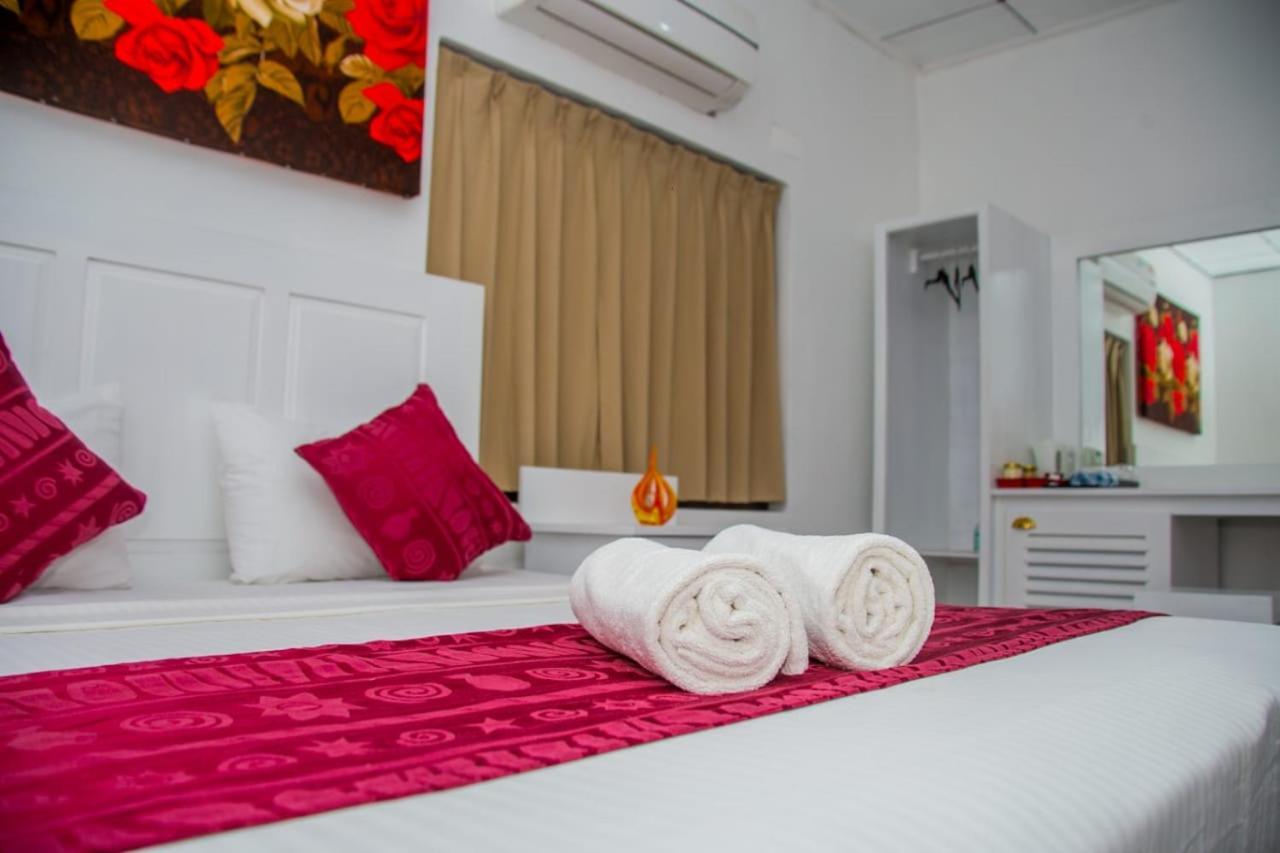 Niwahana Transit City Hotel Катунаяка Экстерьер фото