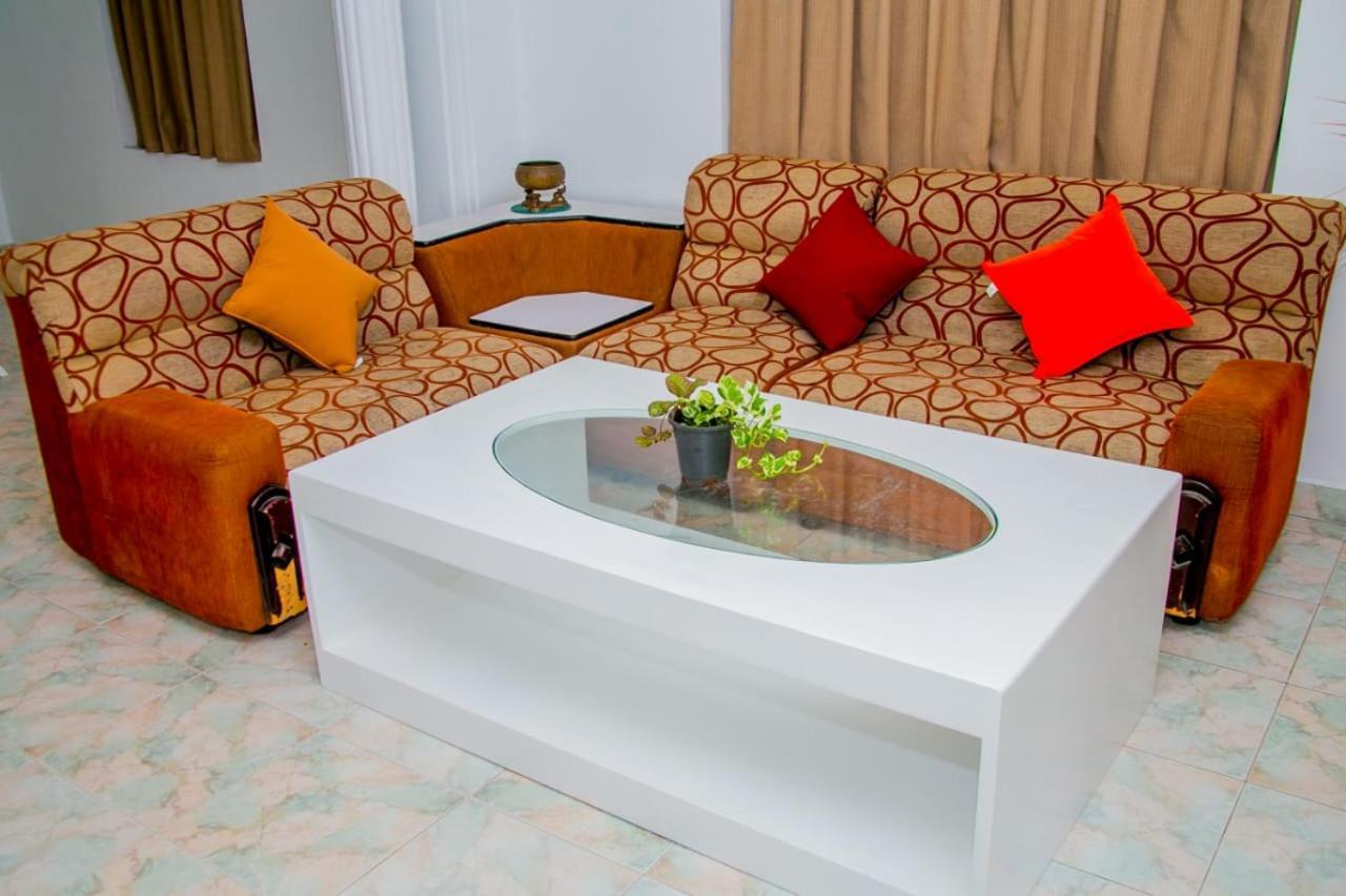Niwahana Transit City Hotel Катунаяка Экстерьер фото