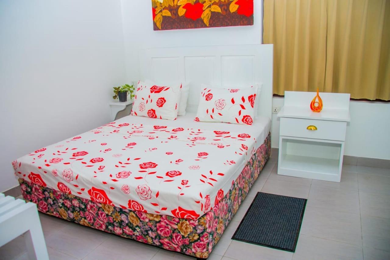 Niwahana Transit City Hotel Катунаяка Экстерьер фото