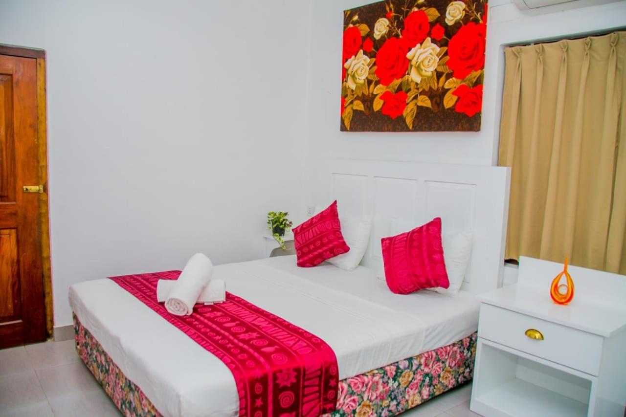 Niwahana Transit City Hotel Катунаяка Экстерьер фото
