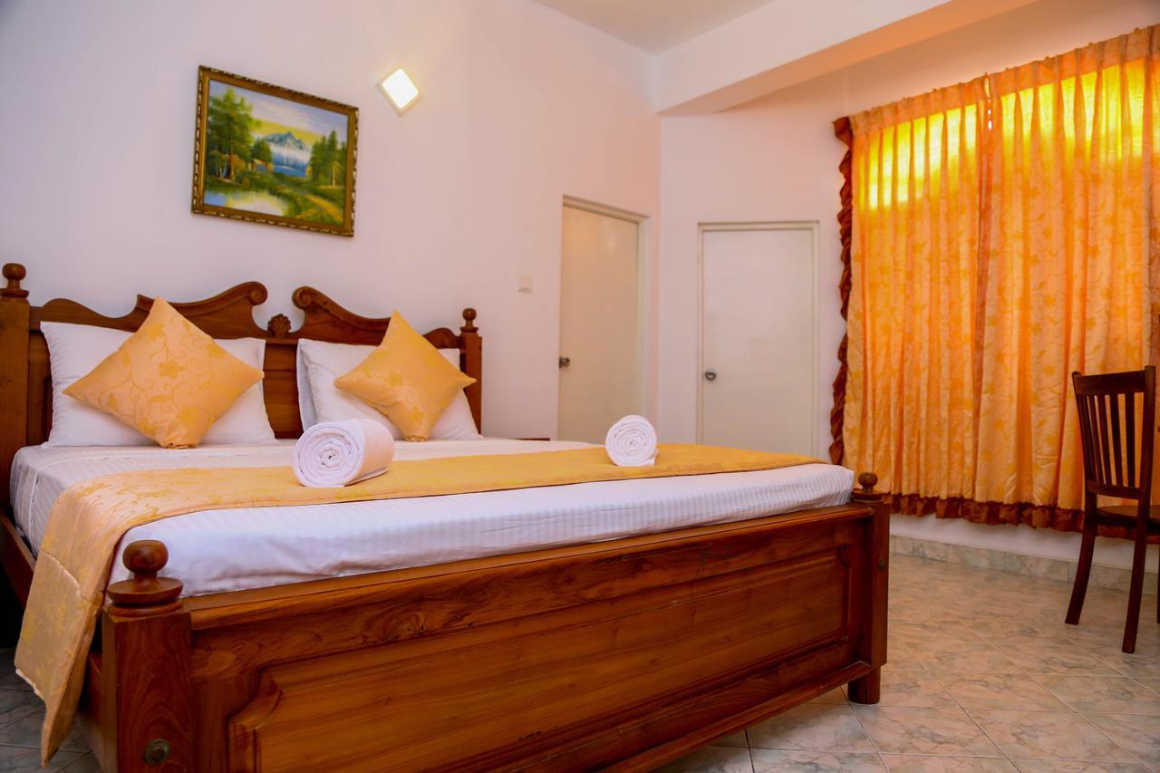 Niwahana Transit City Hotel Катунаяка Экстерьер фото