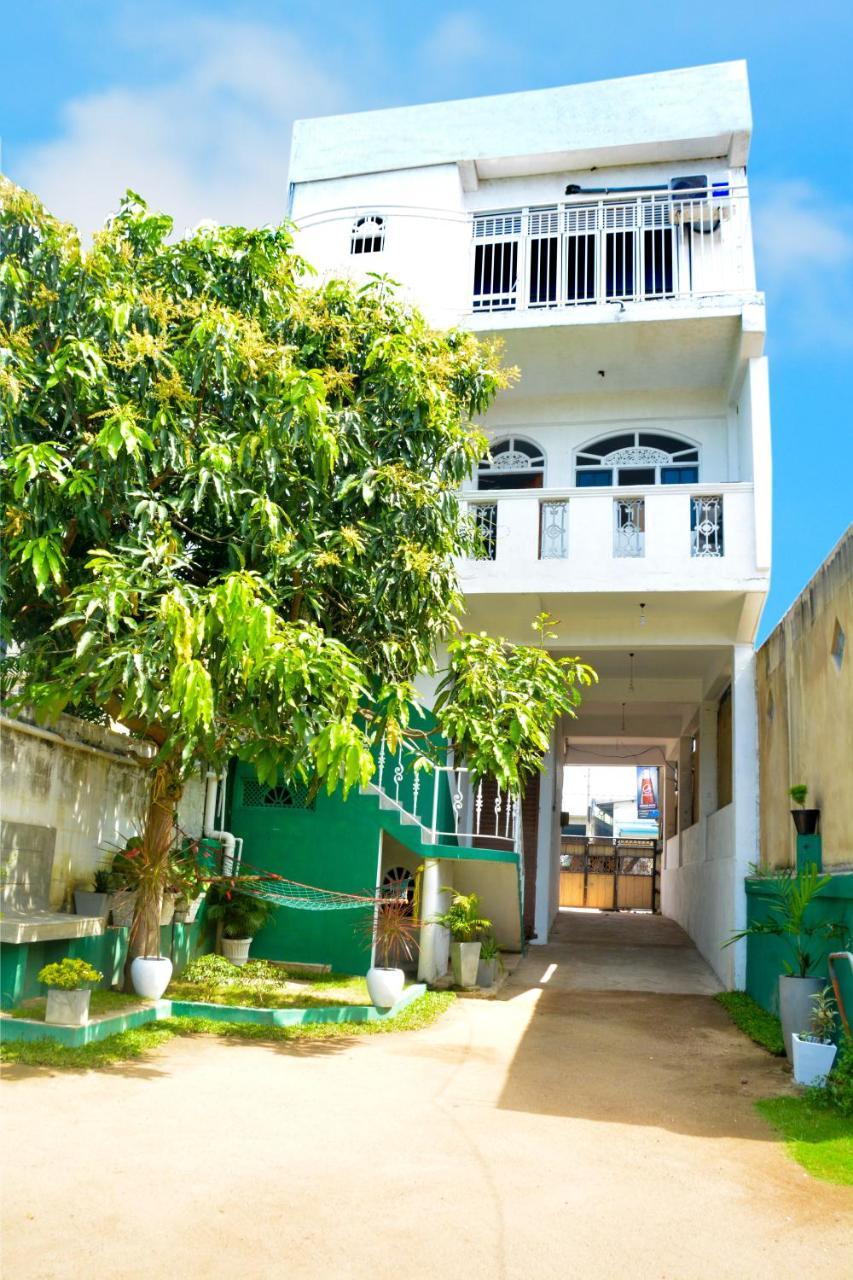 Niwahana Transit City Hotel Катунаяка Экстерьер фото